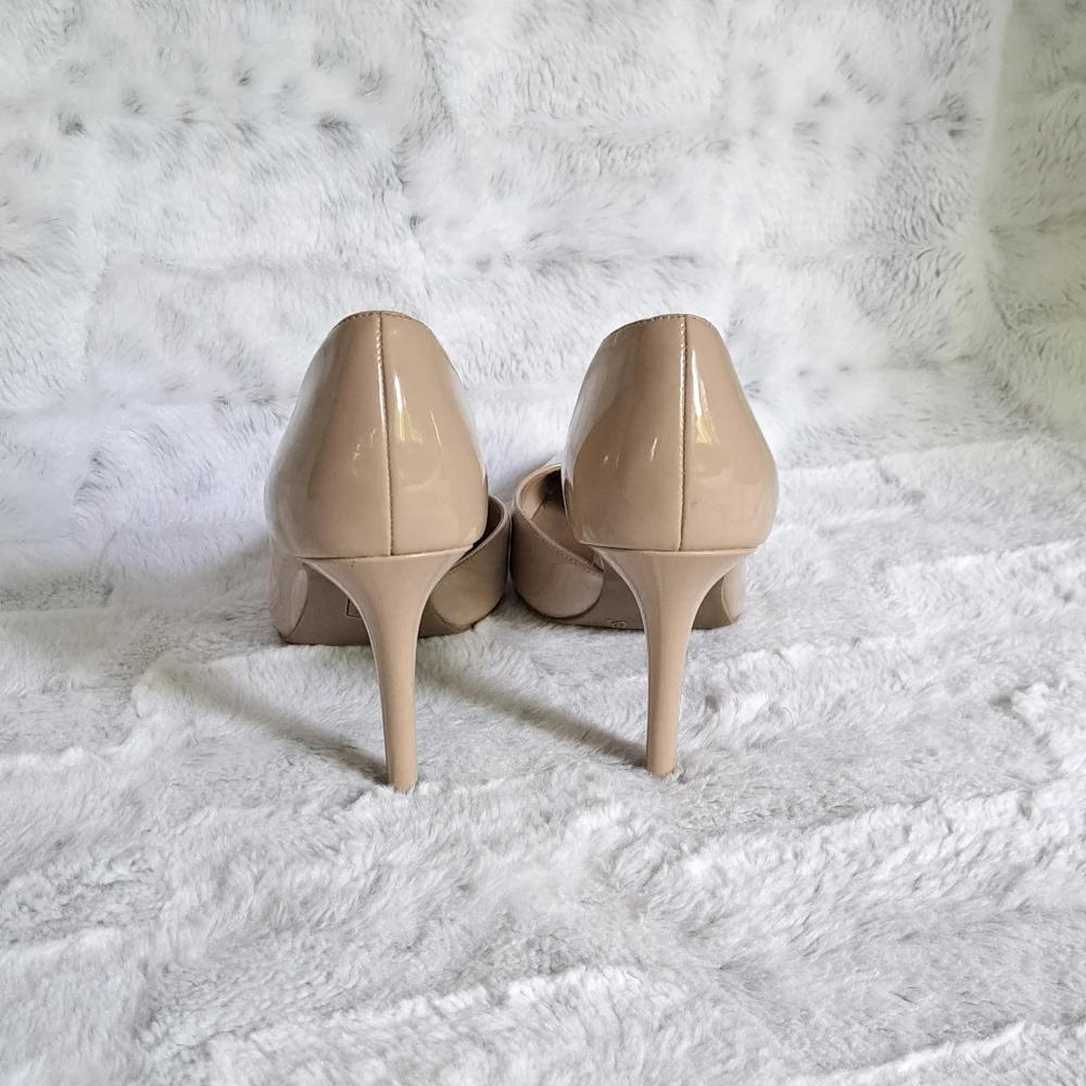 Brash nude color pointy toe 3.5in heel. Size 8.5.